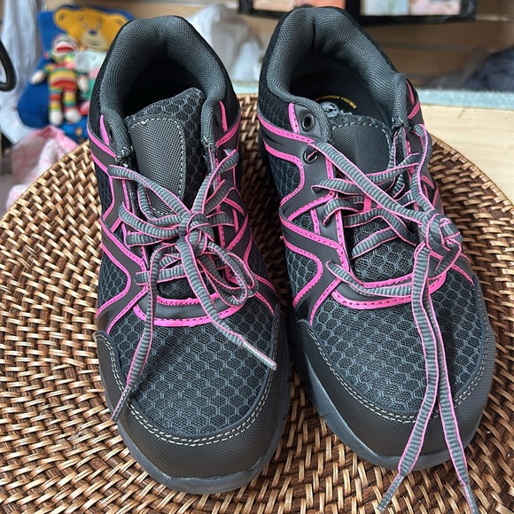 Brahma Shoes - Brahma women steel toe sneakers